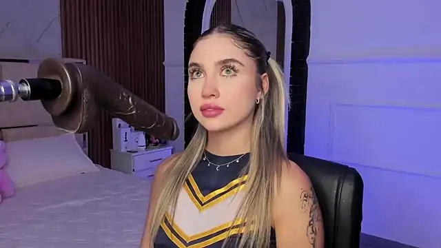 EmiilyHendriixx online show from 02.12.25