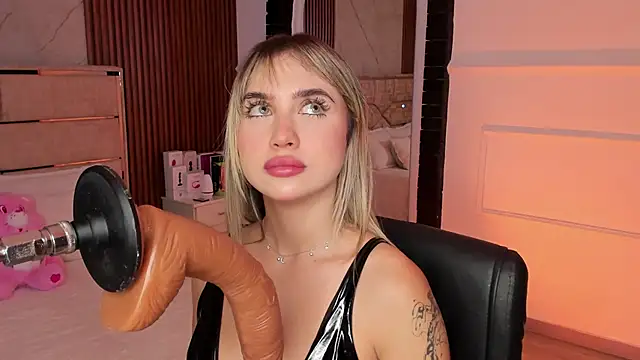 EmiilyHendriixx online show from 02.13.25