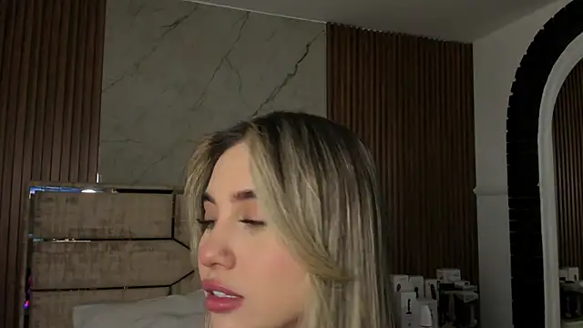 EmiilyHendriixx online show from 02.15.25