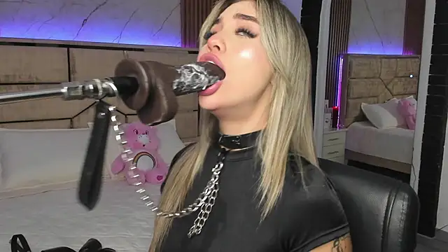 EmiilyHendriixx online show from 03.12.25