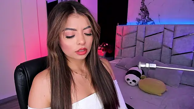 Snapshot of daniiphoeniixx chatting on 10.10.25 daniiphoeniixx online show from 10.10.25