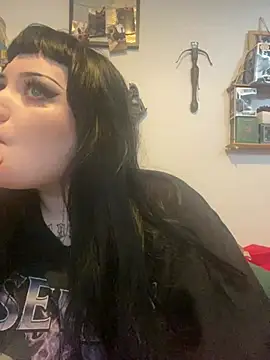 Gothicsiren online show from 02.17.25
