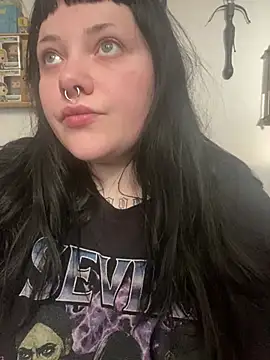 Gothicsiren online show from 02.18.25