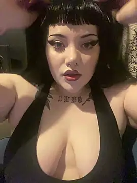 Gothicsiren online show from 02.23.25