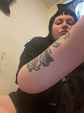 Gothicsiren online show from 02.24.25