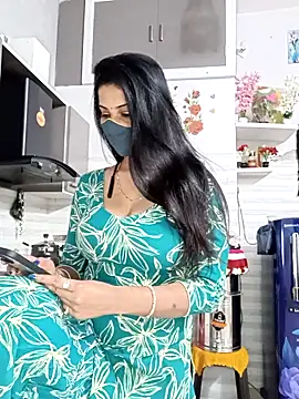 Snapshot of Best-Couple chatting on 02.13.26 Best-Couple online show from 02.13.26