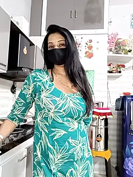 Snapshot of Best-Couple chatting on 02.13.26 Best-Couple online show from 02.13.26