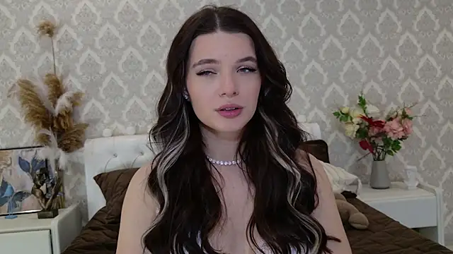 Nellie Medina online show from 02.07.25