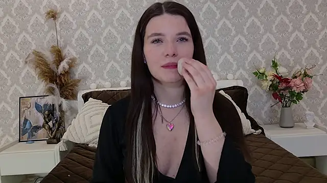 Nellie Medina online show from 02.25.25