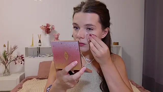 Nellie Medina online show from 09.23.25