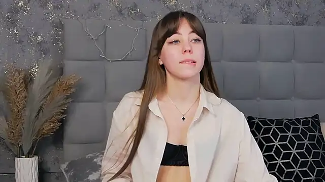 Snapshot of TheEmma chatting on 01.18.25 TheEmma online show from 01.18.25