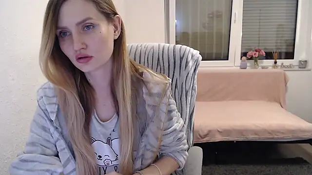 Snapshot of florianikaa chatting on 01.30.25 florianikaa online show from 01.30.25