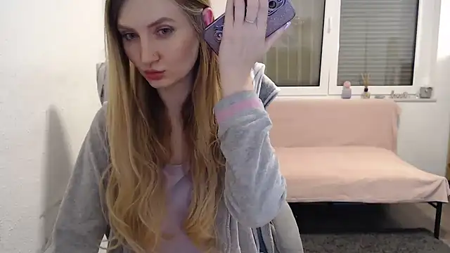 Snapshot of florianikaa chatting on 02.02.25 florianikaa online show from 02.02.25