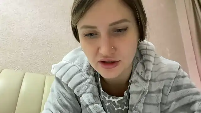 Snapshot of florianikaa chatting on 10.18.25 florianikaa online show from 10.18.25