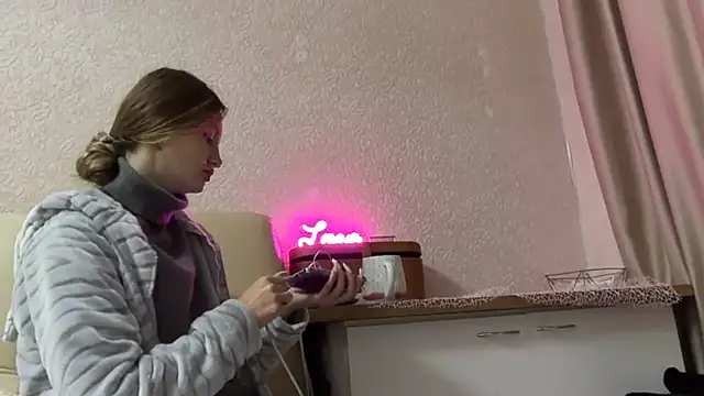 Snapshot of florianikaa chatting on 10.30.25 florianikaa online show from 10.30.25