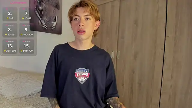 Snapshot of Henophiid chatting on 10.05.25 Henophiid online show from 10.05.25