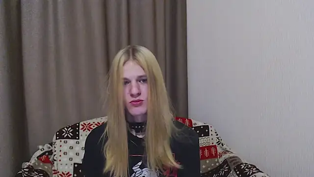 Snapshot of blaire__18 chatting on 12.31.24 blaire 18 online show from 12.31.24