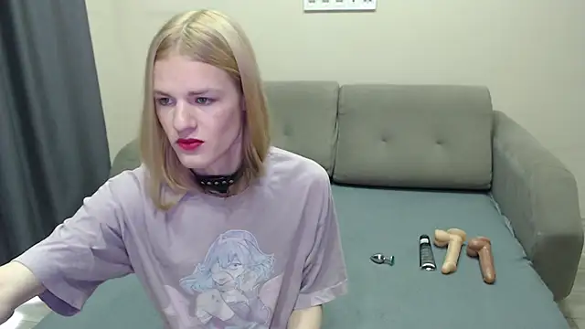 Snapshot of blaire__18 chatting on 02.18.25 blaire 18 online show from 02.18.25