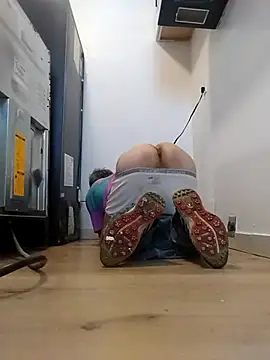 Snapshot of Cloudin_around chatting on 03.06.25 Cloudin around online show from 03.06.25