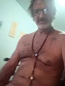 Snapshot of Cloudin_around chatting on 10.11.25 Cloudin around online show from 10.11.25