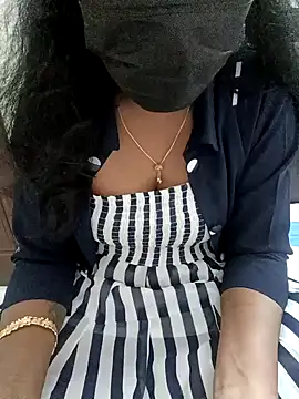 Snapshot of Tamil_Vishalini chatting on 12.30.24 Tamil Vishalini online show from 12.30.24