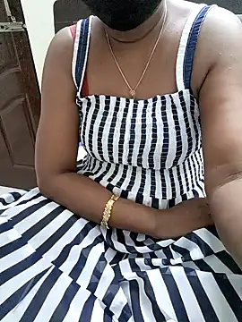 Snapshot of Tamil_Vishalini chatting on 12.30.24 Tamil Vishalini online show from 12.30.24