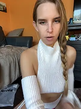 thigh hi online show from 10.13.25