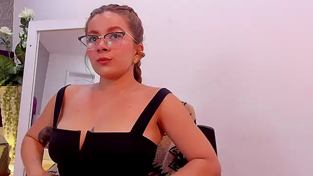 Snapshot of LiaCathaleya chatting on 03.12.25 LiaCathaleya online show from 03.12.25