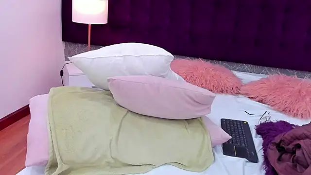 Snapshot of LiaCathaleya chatting on 03.21.25 LiaCathaleya online show from 03.21.25