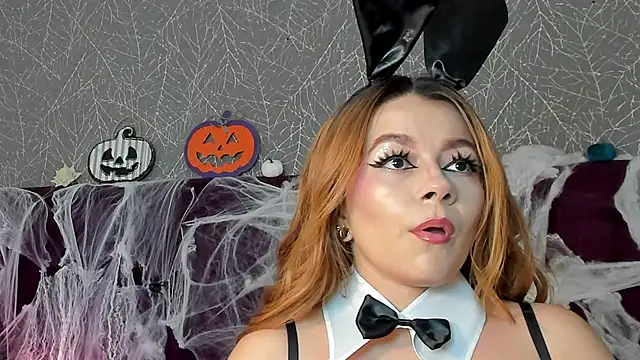 Snapshot of LiaCathaleya chatting on 10.31.25 LiaCathaleya online show from 10.31.25