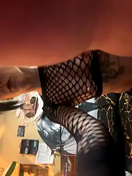 Snapshot of damselaintstressn chatting on 10.03.25 damselaintstressn online show from 10.03.25