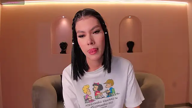 NiaSalvatore online show from 09.24.25