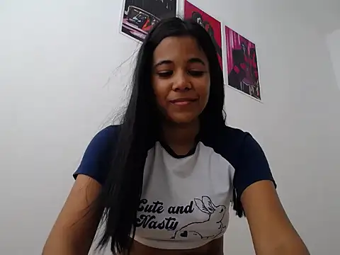 Snapshot of kathypiercee chatting on 09.11.25 kathypiercee online show from 09.11.25