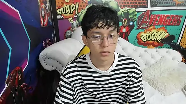 Snapshot of jisuscat chatting on 01.18.25 jisuscat online show from 01.18.25