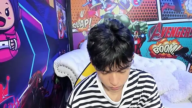 Snapshot of jisuscat chatting on 03.08.25 jisuscat online show from 03.08.25