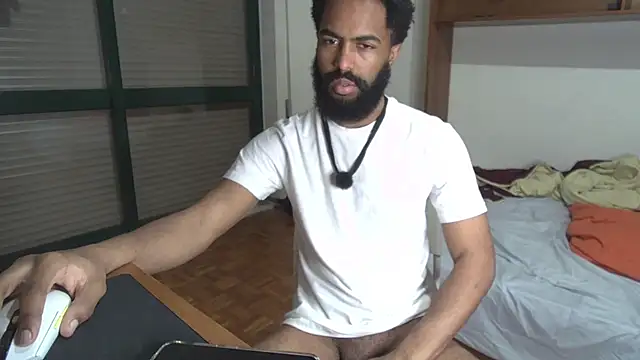 Snapshot of kevi_cocks chatting on 04.28.26 kevi cocks online show from 04.28.26