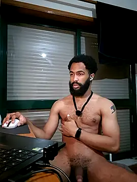 Snapshot of kevi_cocks chatting on 05.19.26 kevi cocks online show from 05.19.26