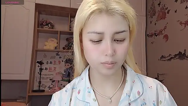 Lucky-xiuxiu online show from 02.25.25