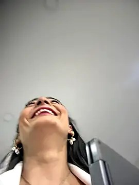 BELLA--26 online show from 12.14.25