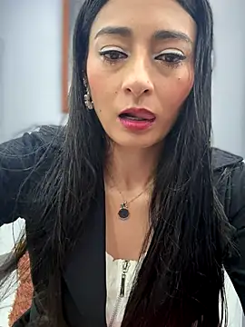 BELLA--26 online show from 12.16.25