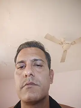 Snapshot of MAGNETICDADDY8 chatting on 10.17.25 MAGNETICDADDY8 online show from 10.17.25