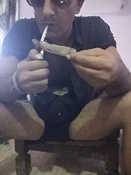 Snapshot of MAGNETICDADDY8 chatting on 10.20.25 MAGNETICDADDY8 online show from 10.20.25