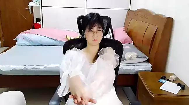 Snapshot of Strawberry_baby chatting on 01.10.25 Strawberry baby online show from 01.10.25