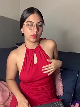 Snapshot of Julii- chatting on 01.05.25 Julii- online show from 01.05.25