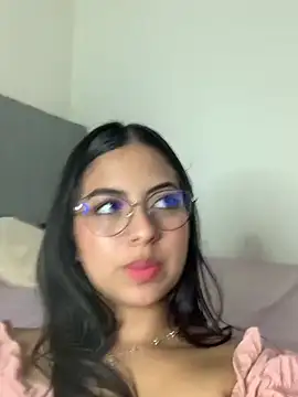 Snapshot of Julii- chatting on 01.12.25 Julii- online show from 01.12.25