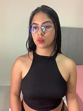 Snapshot of Julii- chatting on 01.16.25 Julii- online show from 01.16.25