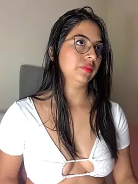 Snapshot of Julii- chatting on 01.18.25 Julii- online show from 01.18.25