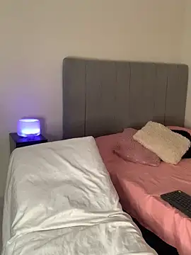 Snapshot of Julii- chatting on 01.19.25 Julii- online show from 01.19.25