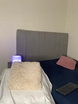 Snapshot of Julii- chatting on 02.01.25 Julii- online show from 02.01.25