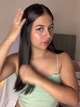 Snapshot of Julii- chatting on 03.01.25 Julii- online show from 03.01.25